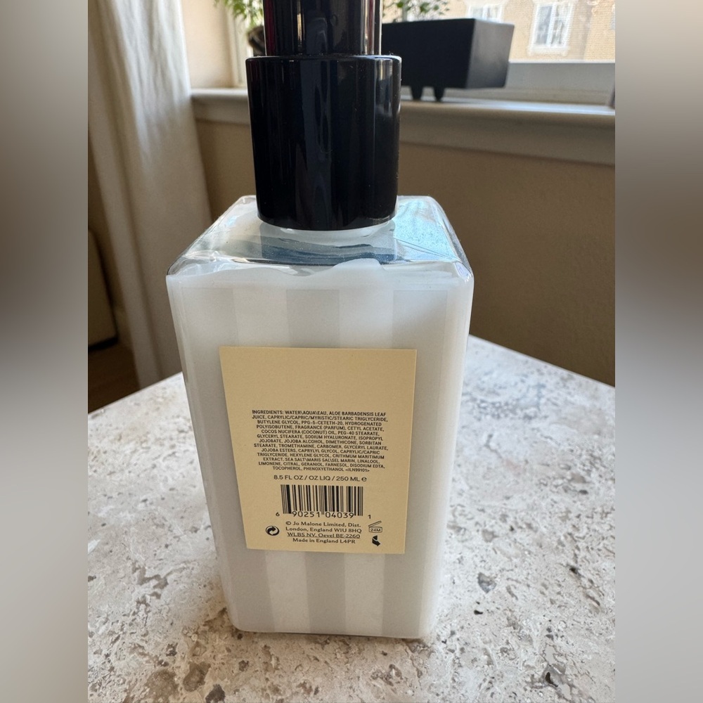 Jo Malone Orange blossom body and hand lotion - Picture 2 of 3